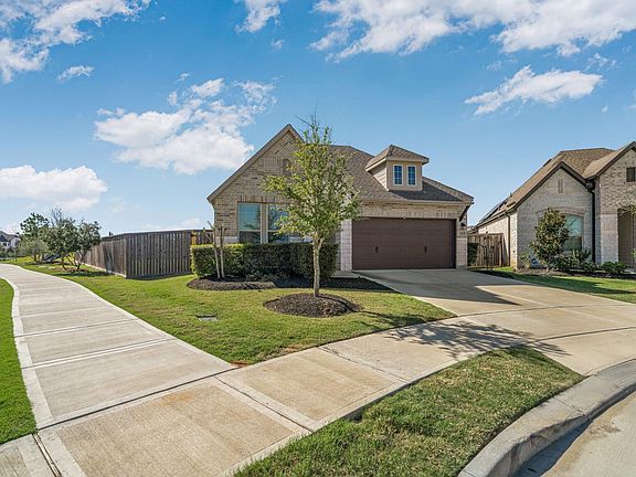 2nd image of 2831 Chestnut Oak Cir