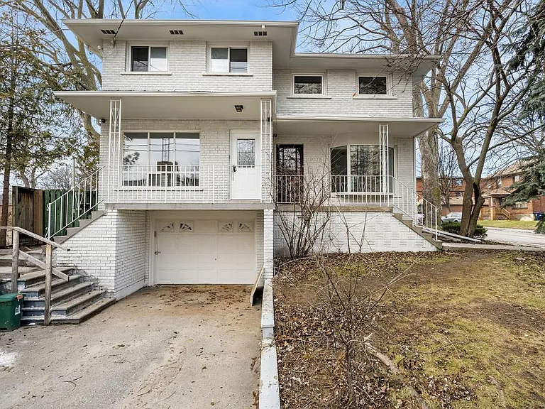 2294 Lake Shore Blvd W — Photo 5