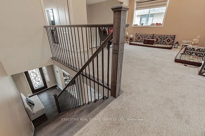 1129 Meighen Way N — Photo 31