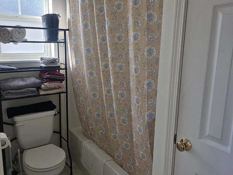 1607 H St #201 — Photo 9