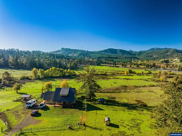 7060 Goodrich Hwy, Oakland, OR 97462