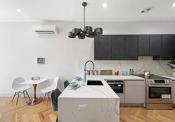 2nd image of 228 Quincy St #3R