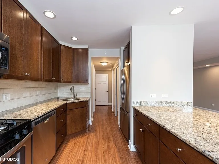 737 Devon Ave — Photo 6