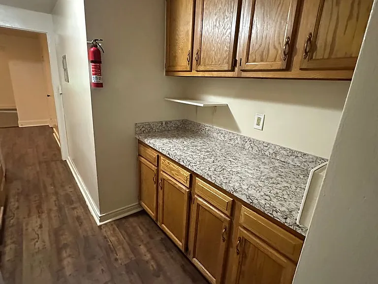 5200 Earl Dr — Photo 5