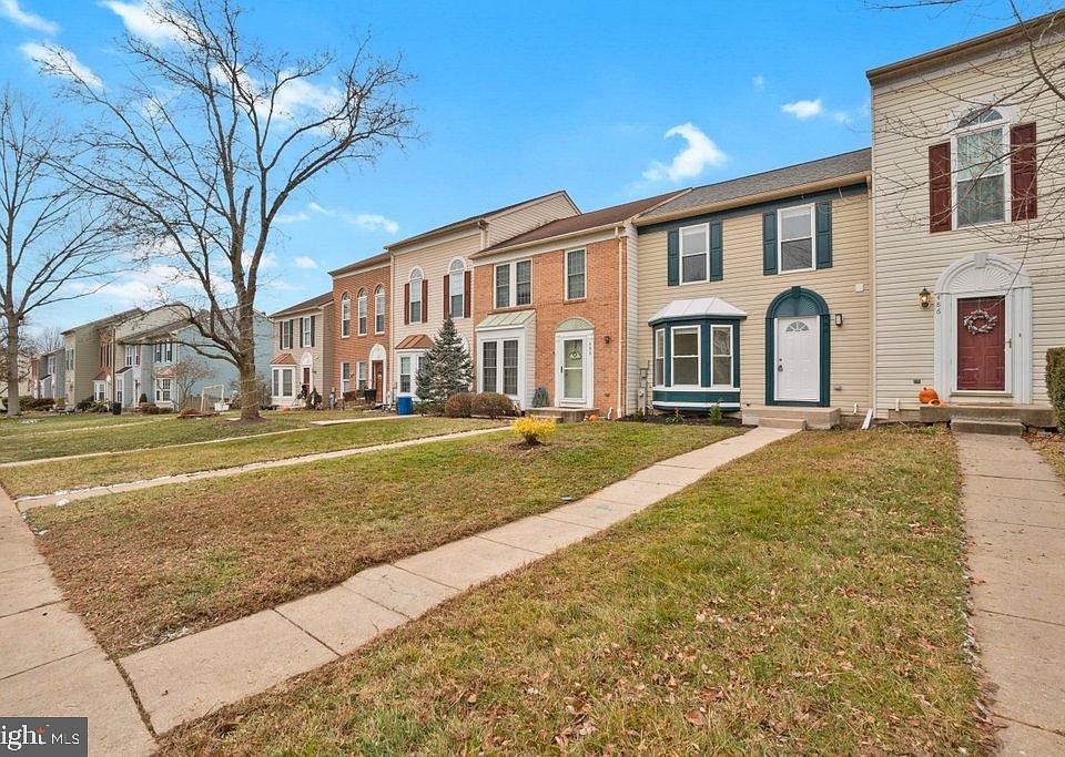 1st image of 488 Lakes Ct