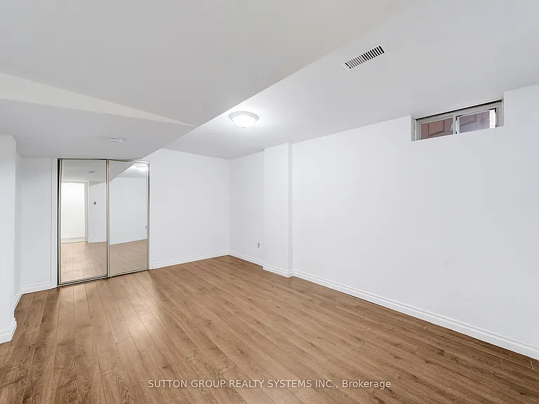 56 Ballard Cres #LOWER — Photo 13