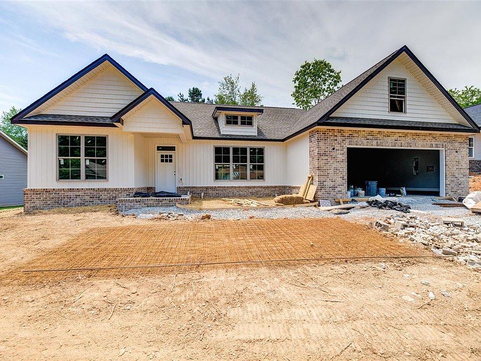 1st image of 304 Yona Ln