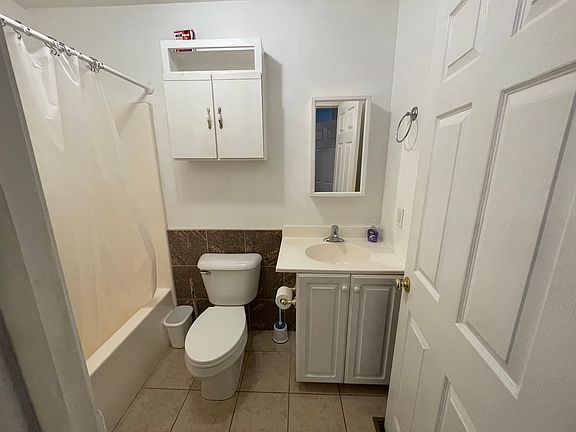 3rd image of 2203 Yaupon Dr