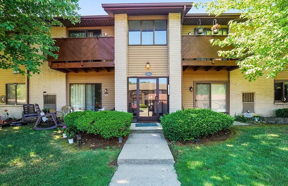 Building Photo - 7624 Manor Cir #203