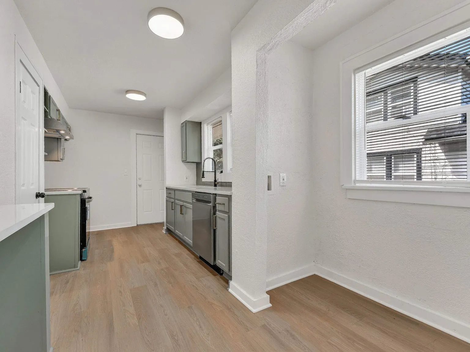 3 bed, 1350 sqft, $1,650 — Photo 4