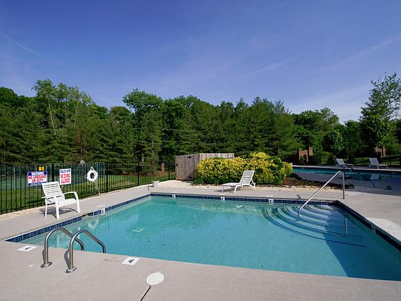 4th image of 8513 Oxford Dr