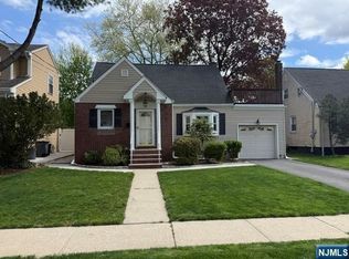 20 Susquehanna Ave, Rochelle Park, NJ 07662