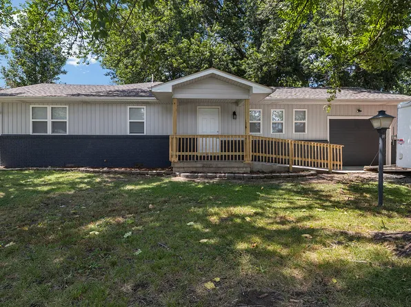 2105 S Village Lane, Bolivar, MO 65613