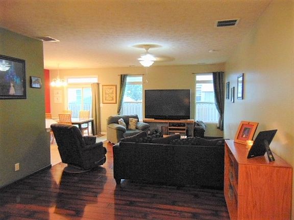 4th image of 644 Matthew St