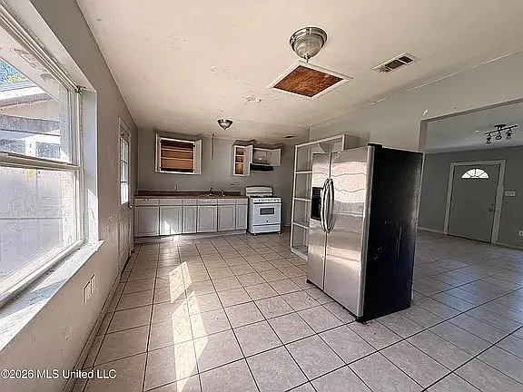 3 bed, 1365 sqft, $1,600 — Photo 2