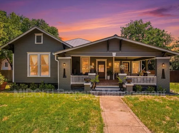 1017 W Hopkins St, San Marcos, TX 78666
