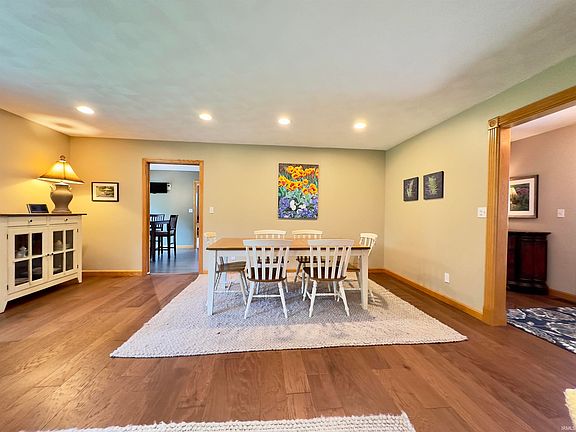 5th image of 611 S Park Dr