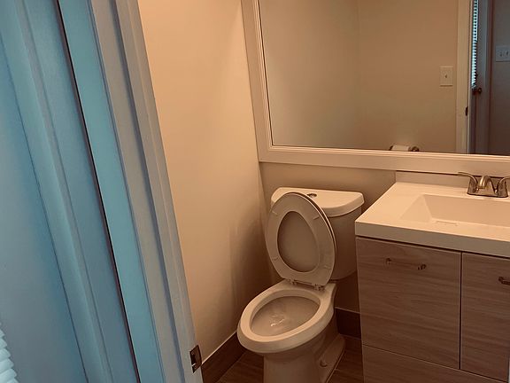 4th image of 5041 Society Pl E APT B