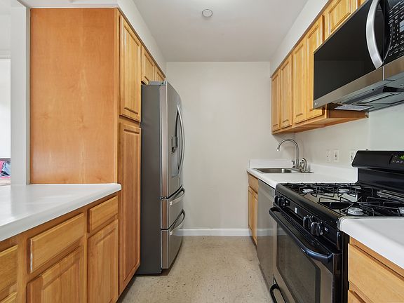 5th image of 102 Bradhurst Ave APT 604