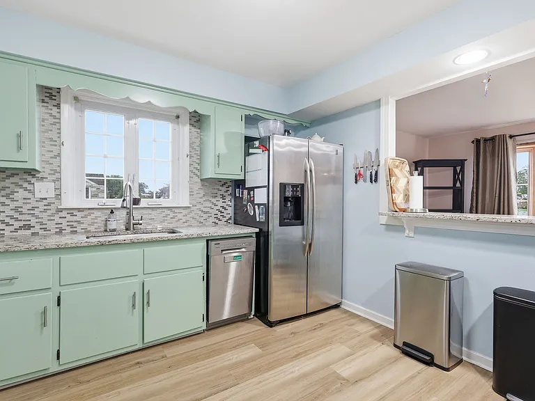 3839 Janice St — Photo 2