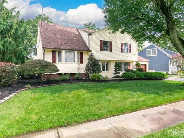 27 Phillips Rd, Edison, NJ 08817