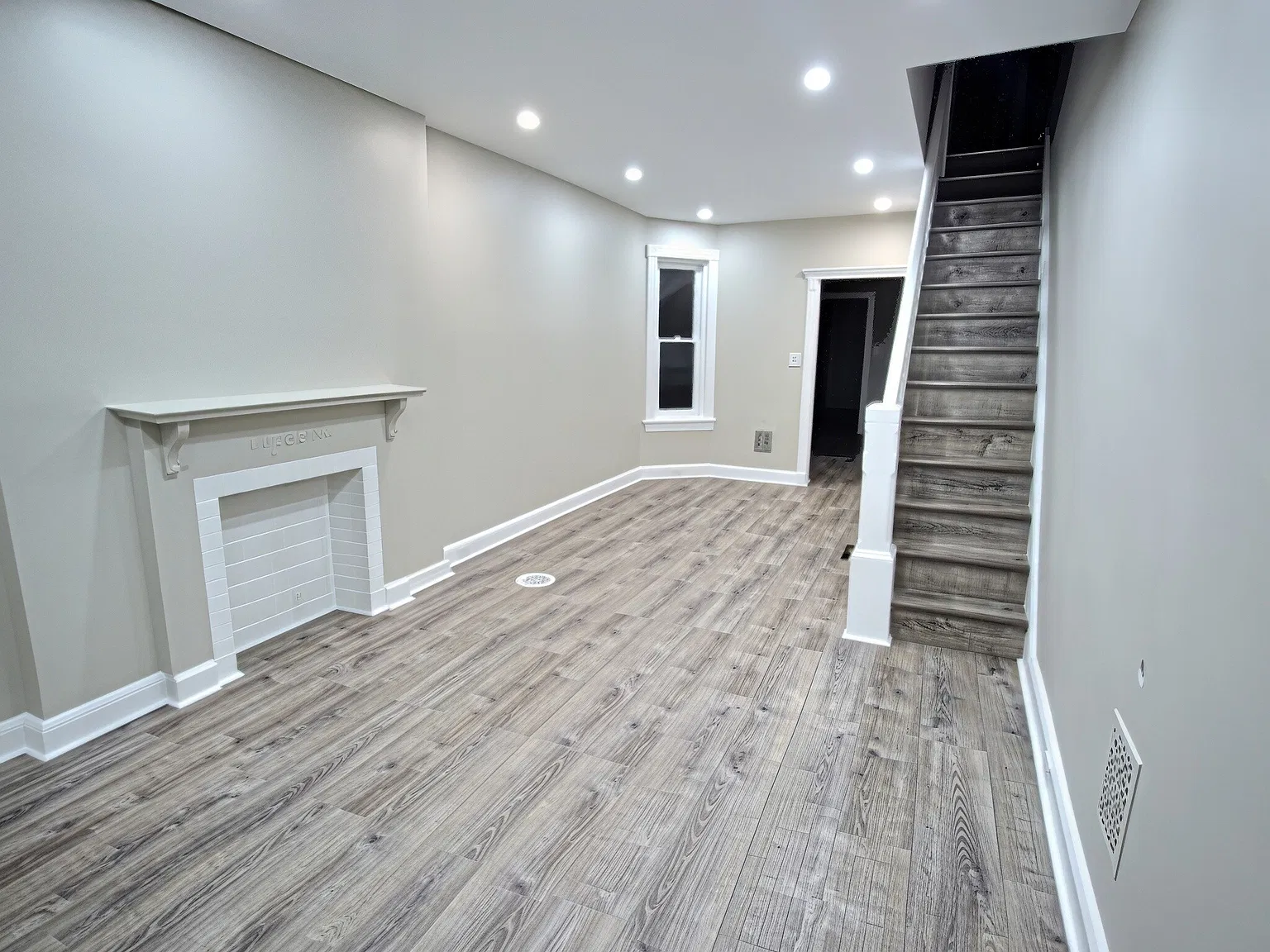 4 bed, 1324 sqft, $1,700 — Photo 2