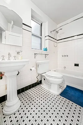 Sold by Fernando Branco Realty LLC | media 18