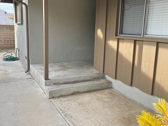 For Rent: $3,300 (3 beds, 1-3/4 bath, 1,500 square feet)