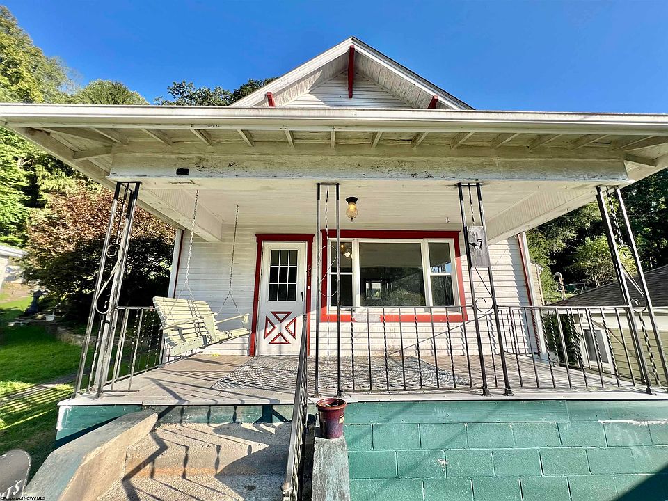 1st image of 684 Locust Ave