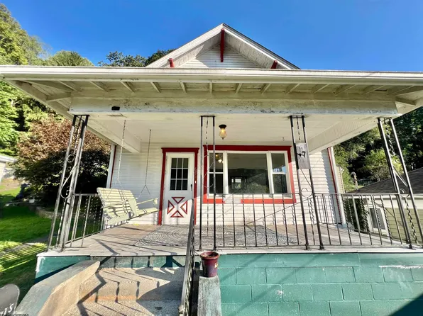 684 Locust Ave, Weston, WV 26452