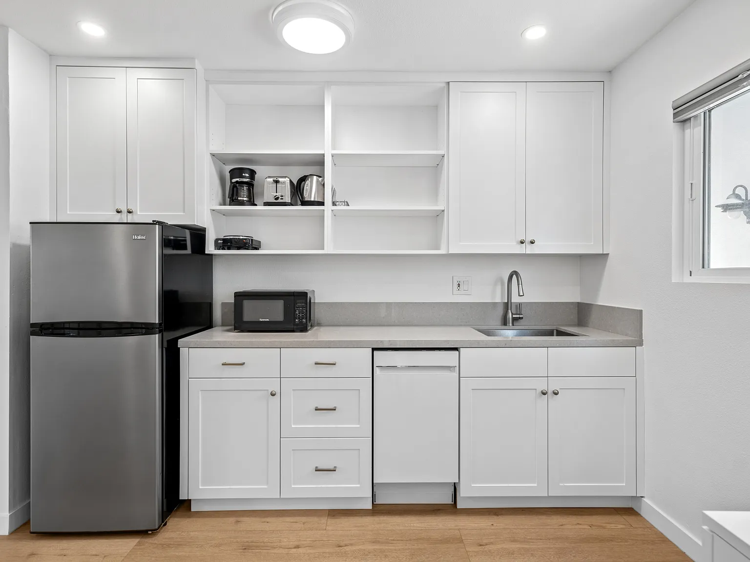 Studio, 450 sqft, $2,850 — Photo 2