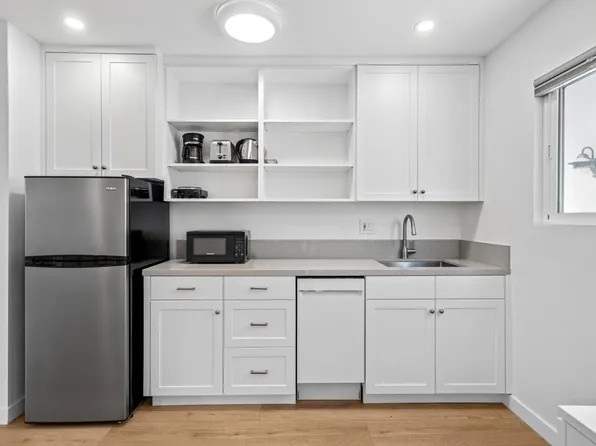513 1/4 Larkspur Ave #C, Corona Del Mar, CA 92625