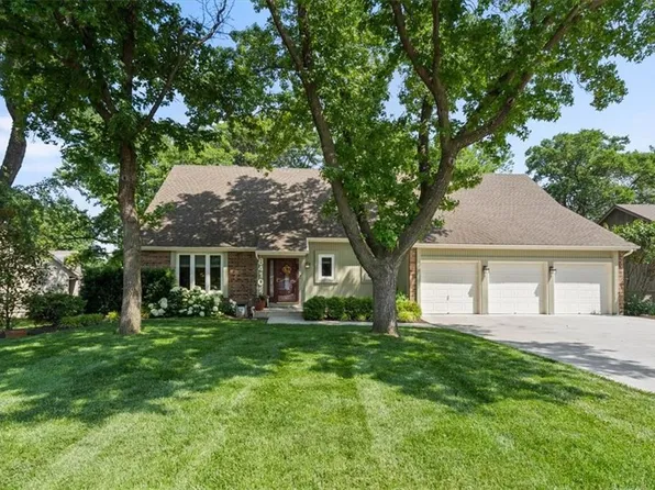 8410 W 117th St, Overland Park, KS 66210