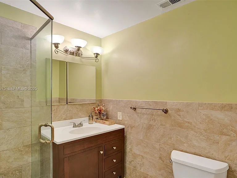 1321 Mandarin Isle — Photo 9