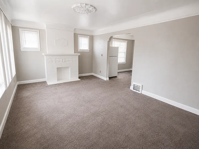 2 bed, 1.0 bath, 900 sqft, $1,300 — Photo 2