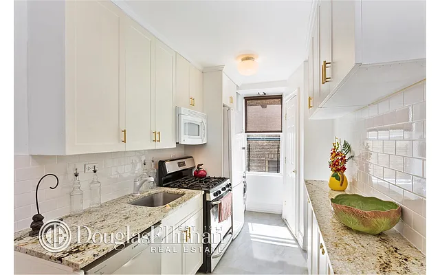 Sold by Douglas Elliman | media 4