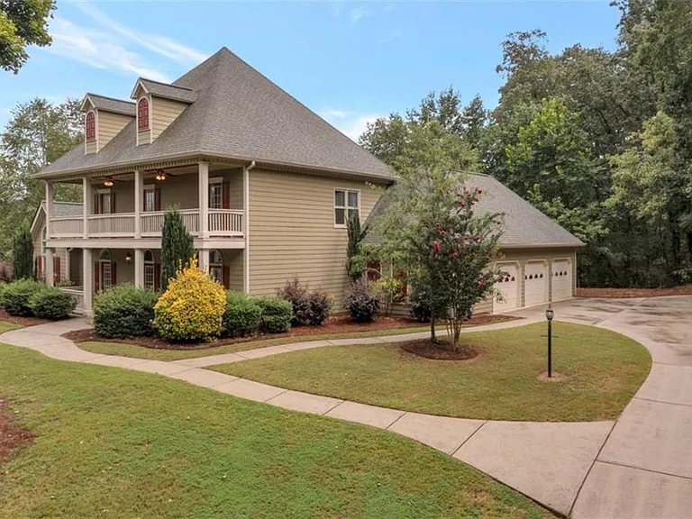 100 Hardwood Ln — Photo 3