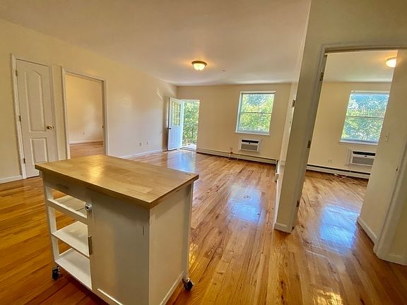 3rd image of 257 15th St #302A