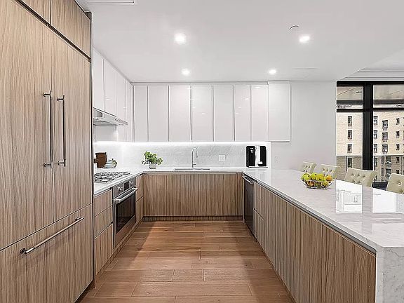 3rd image of 249 E 50th St APT 12