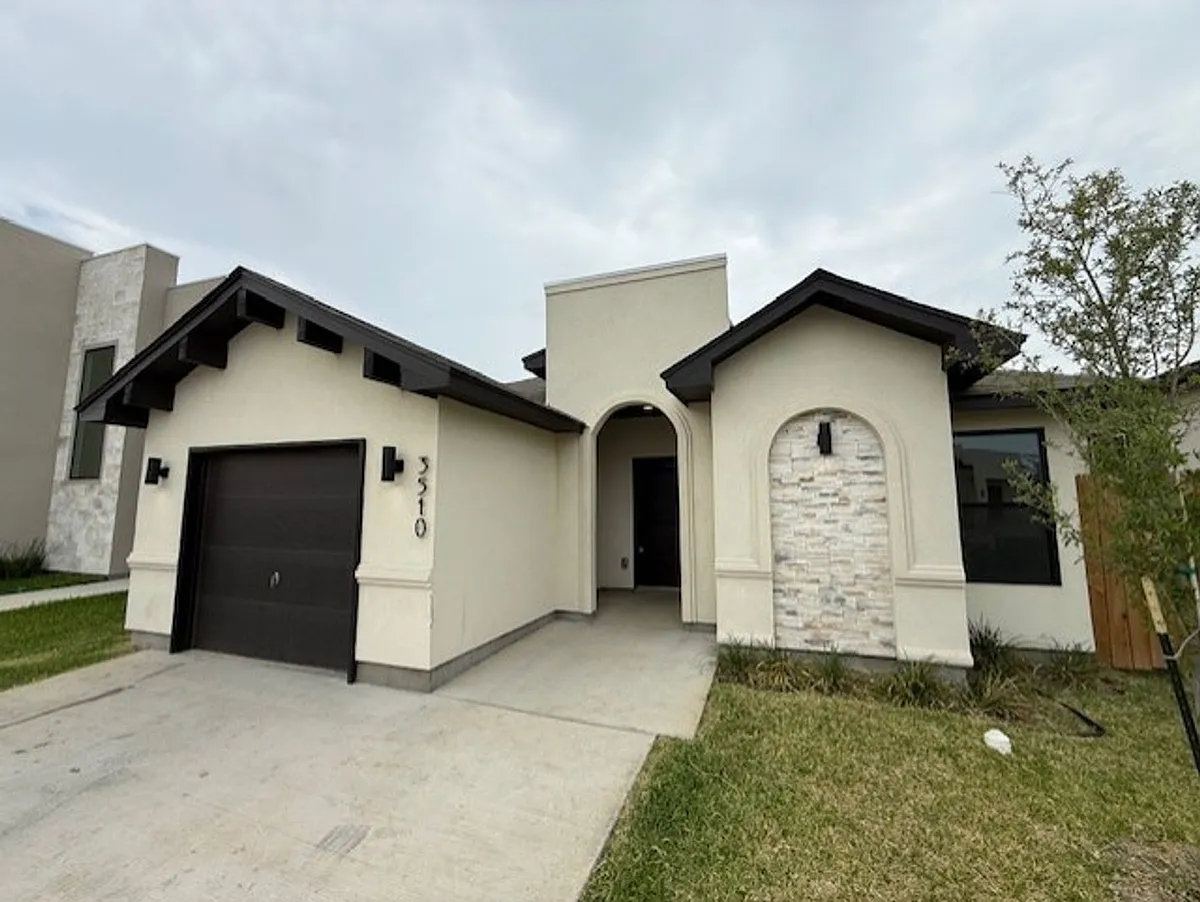 Building Photo - 3510 Pascual De Leon Dr