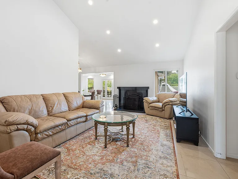 29107 Hillrise Dr — Photo 3