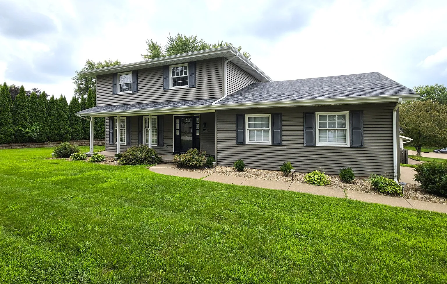 5 bed, 2.5 bath, 1928 sqft, $3,000 — Photo 4