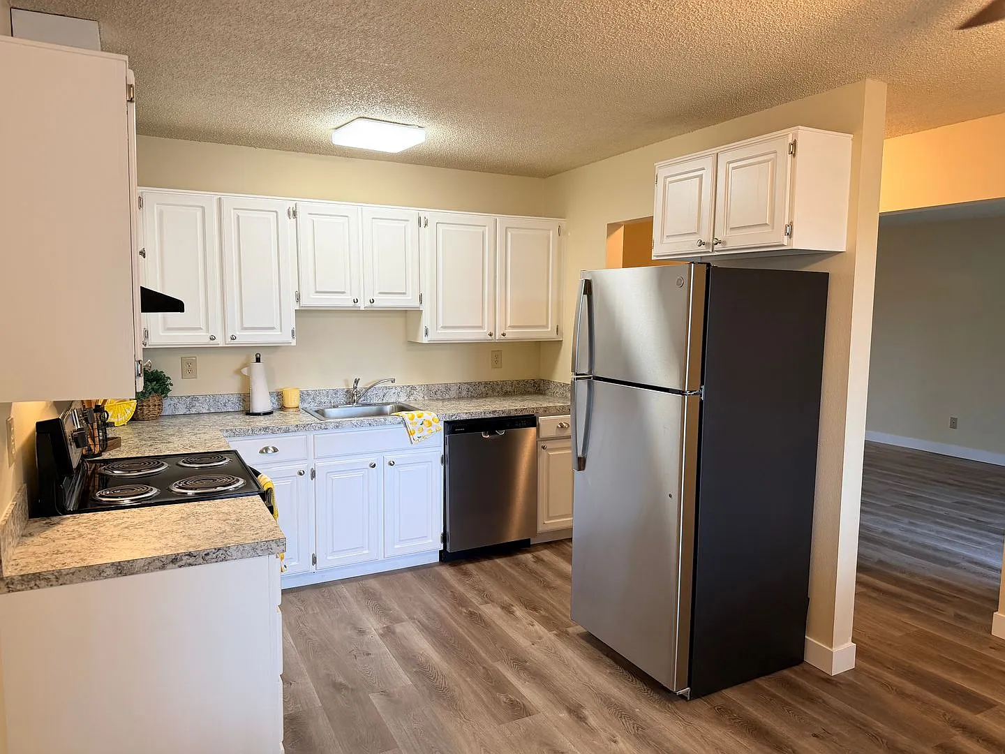 Village Square Apartments — Photo 2