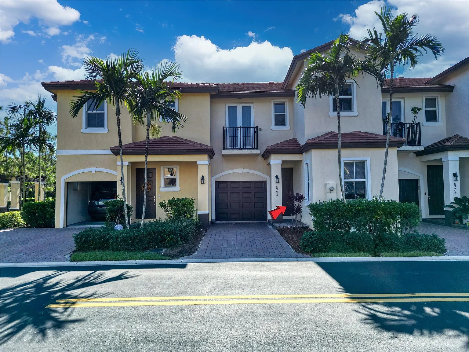 3 bed, 3.0 bath, 1672 sqft, $3,400 — Photo 3