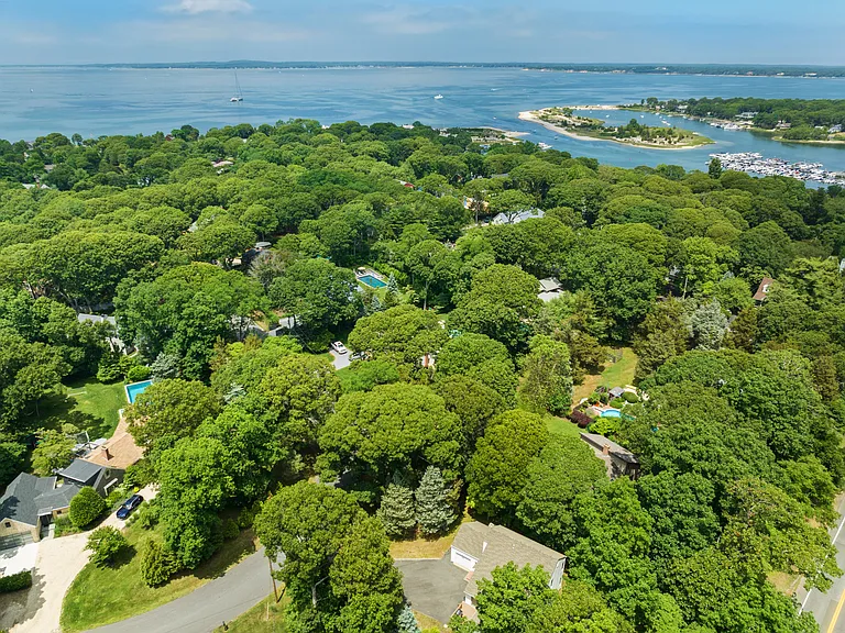 14 Beach Plum Rd — Photo 17