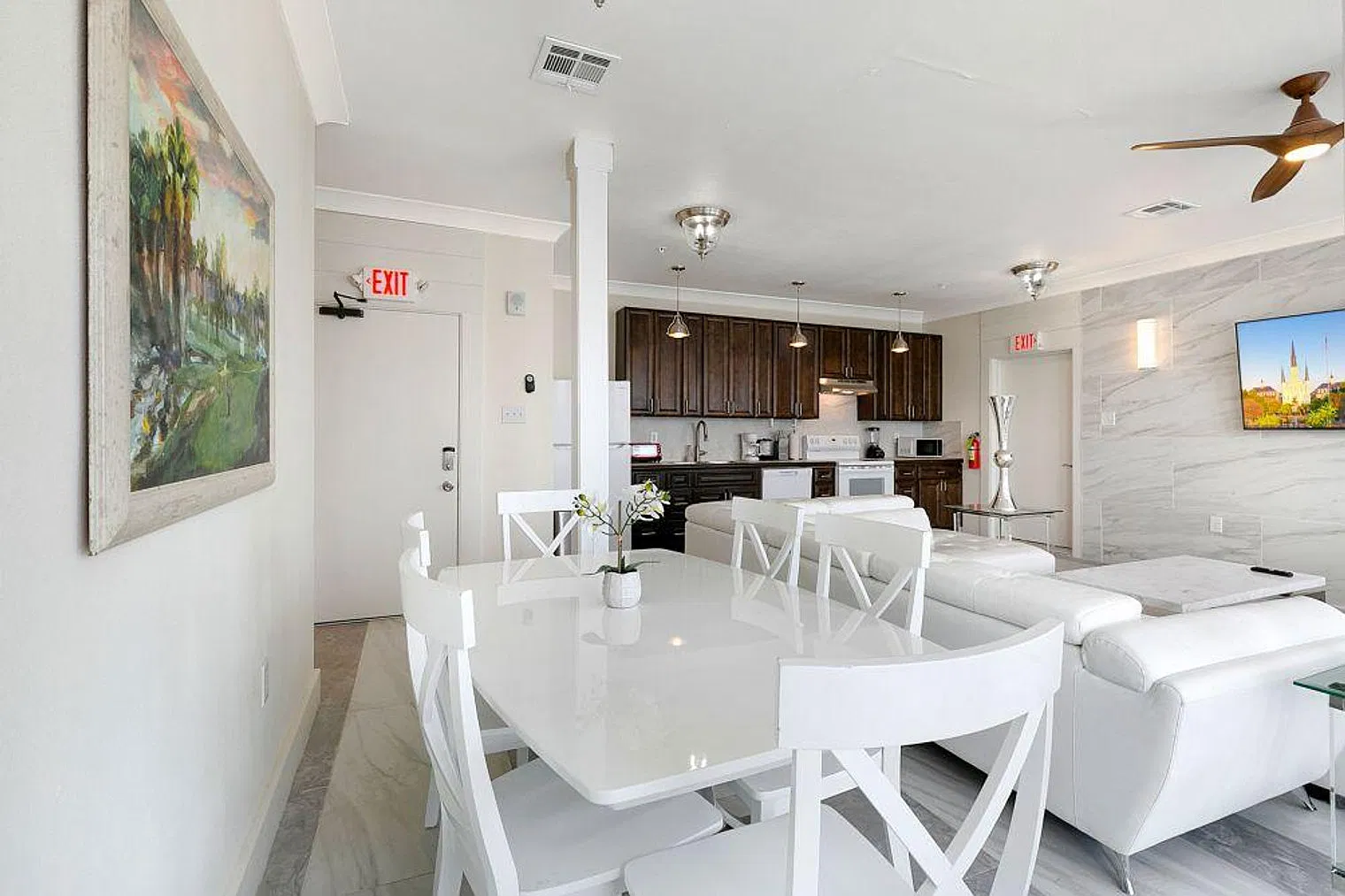 4 bed, 3.0 bath, 2292 sqft, $10,176 — Photo 3