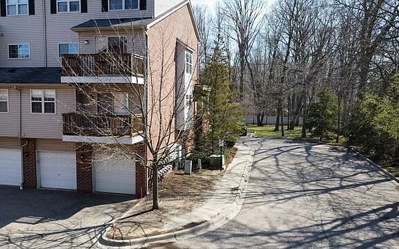 3rd image of 16874 Farmington Rd