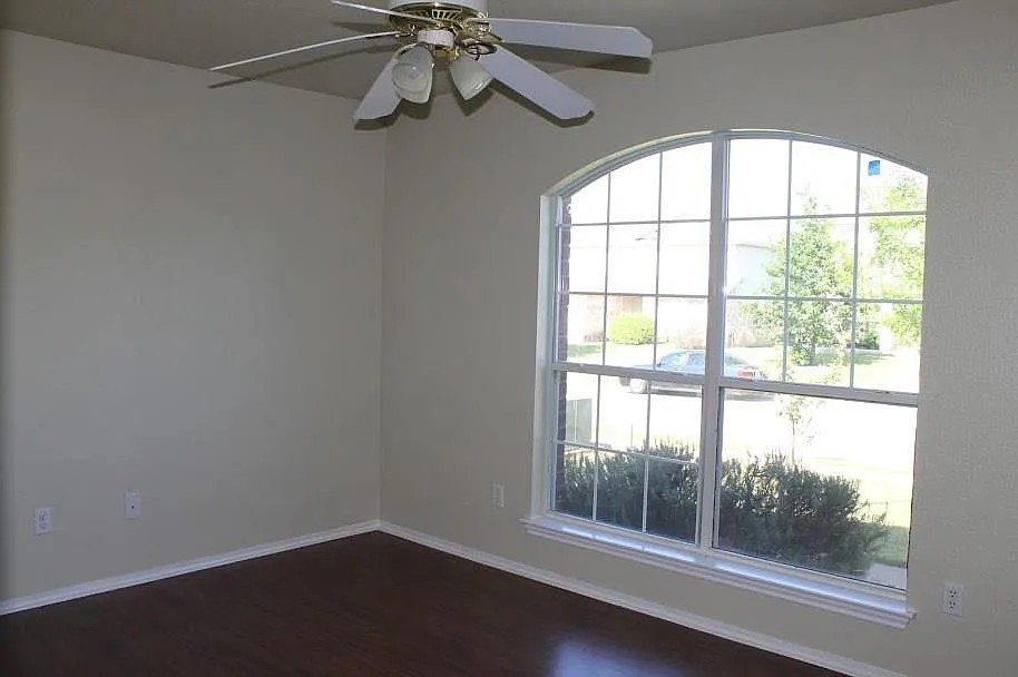 Building Photo - 1009 Clayton Dr