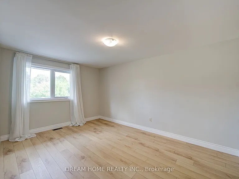 25 Yongehurst Rd — Photo 21