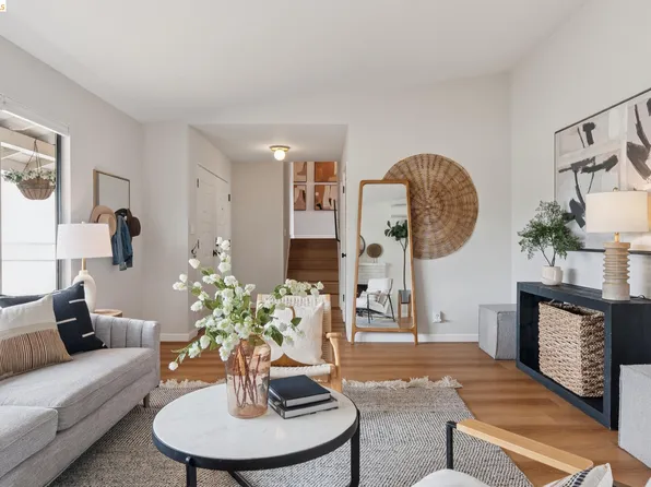 5200 Pinecrest Dr, Oakland, CA 94605